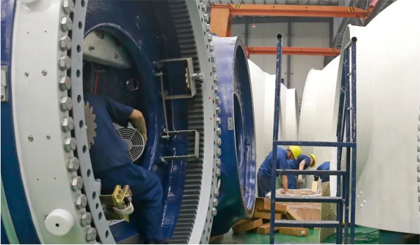 Professional wind turbine blade-to-blade bearing alignment services by Galeforce Energy ensuring optimal rotor performance, safety, and energy output in U.S. wind farms.